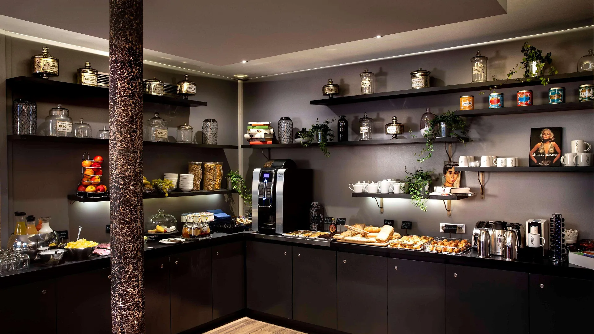 Mademoiselle Hotel Paris
